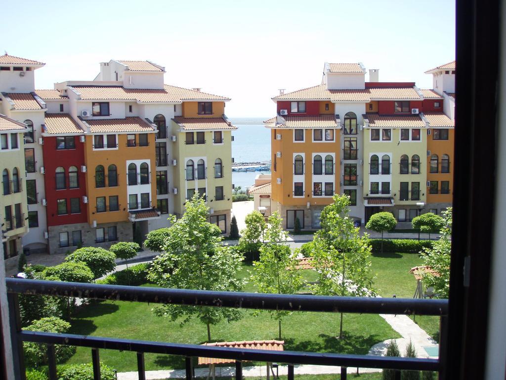 Visit Sunny Beach Marina Apartments Равда Экстерьер фото